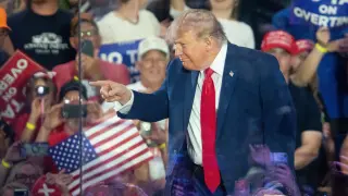 Trump's Midterm Blitz Backfires as Record-Low Approval Fuels GOP Panic