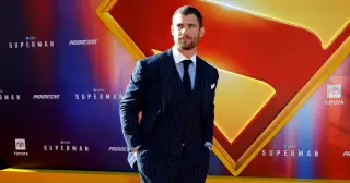 Corenswet Shields Co-Star as Paparazzi Touch Provokes Outburst at Supergirl Premiere