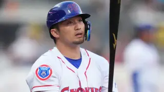 Suzuki's Return Forces Cubs to Rework Bench, Carlson at Risk