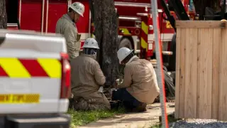 Dallas apartment blaze in Oak Cliff leaves 3 dead as crews search for missing residents