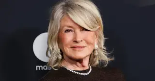 Martha Stewart Debuts Rose-Gold Hair at 85