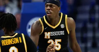 Mark Mitchell leaves Kentucky for Missouri, reshaping the Wildcats' season