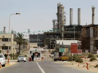 Clashes force shutdown of Libya’s Zawiya oil refinery