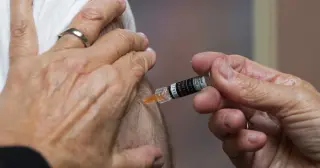 Washington Flu Surge Prompts Early Vaccination Push Amid Policy Gaps