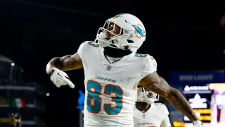 Waller signs one-year deal with Panthers, reunion with Bevell