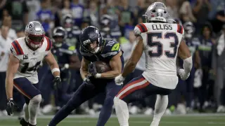 Patriots Start Strong in Seattle, but Fatigue and Run-Defense Gaps Emerge