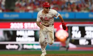 Two-out rundown seals Phillies’ loss in bizarre game-ending double play