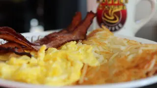 Butter-Flavored Shortening Powers Waffle House's Fluffy Scrambled Eggs