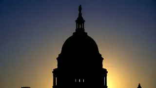 Democrats Face Strategic Divide on 2026 House Wave Potential