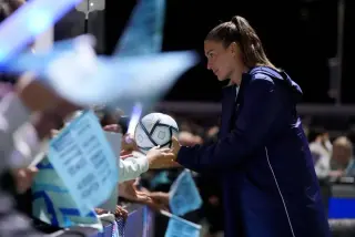 Global fans flock to Bromley for Putellas' London City debut