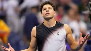 Shelton Surges Past Tiafoe to Face Zverev in US Open Final
