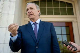 Dalio Warns of Imminent Debt Crisis as Foreign Buyers Retreat