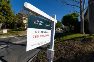 US Housing Market Freezes as Pending Sales Hit Record Low Amid Rate Spike