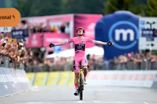 Vingegaard seals fifth Giro d’Italia stage to tighten pink jersey bid