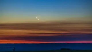Twilight duet: Venus and a razor-thin Moon light up the western sky on May 18