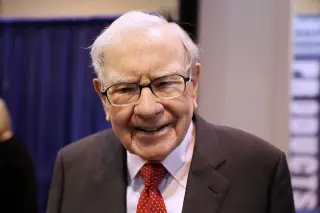 Buffett Steps Down as Berkshire Hathaway Chair, Names Howard as Successor