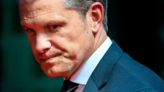 Hegseth Faces Impeachment Vote as Midterms Shift Power Balance