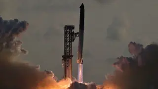 SpaceX Starship Flight 14 Achieves First Orbital Insertion, Deploys 26 Starlink V3 Satellites