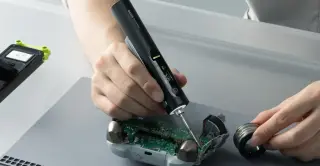 Hoto's Snapbloq cordless soldering iron hits 200°C in three seconds