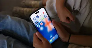 EU Proposes Age-Tiered Social Media Rules for Under-15s