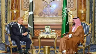 Pakistan Navigates a Tightrope After Houthi Attacks
