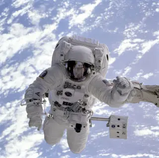 Orbit’s Gravity-Free Body Reshapes Itself: Heart Rounds, Spine Stretches, Astronauts Gain Height