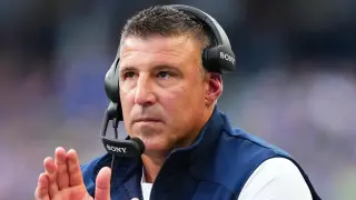 Patriots Deny Coach-QB Rift as Maye’s Confidence and Stats Plunge