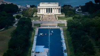 Blue-Lined Lincoln Reflecting Pool Set to Return Ahead of Independence Day