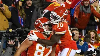 Chiefs Accelerate Tyreek Hill Reunion Talks After Receiver Injuries