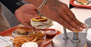 Ultra-processed foods linked to fatty thigh muscles in people at risk for knee OA
