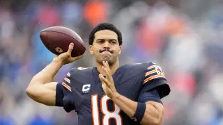 Bears Hopeful as Caleb Williams Escapes Major Hamstring Injury