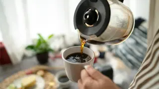 Up to Five Cups a Day: New Coffee Guideline Finds Heart Safety in Moderation