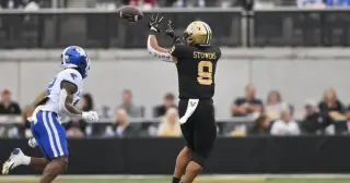 Eagles upgrade TE, OT on Day 2 and land Greenard in trade