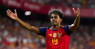 Yamal Sets New Spain Record in 4-1 Nations League Rout of Croatia