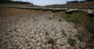 U.S. Faces Record Drought, Elevating Wildfire, Water and Food-Price Risks