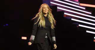 Alex Cooper reveals she's expecting her first child