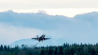 Wildfire sparked by Marine Corps F/A-18 crash near Mount Rainier, pilot survives