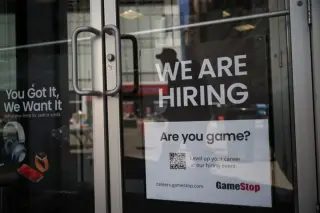 Jobless claims dip to 226,000 as labor market stays resilient