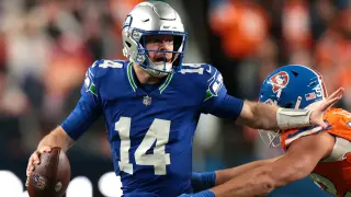 Broncos Defeat Seahawks 17-14 in Overtime Despite Historic Offensive Struggles