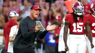 October Slate Tests College Football Contenders Amidst Chaos