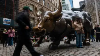 Strategist Warns of Imminent Market Sell-Off as Bond Yields Remain Elevated