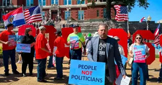Missouri Supreme Court blocks GOP‑drawn map from November ballots; referendum will decide future