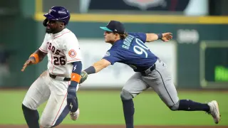 MLB Playoff Picture: Dodgers and Brewers Lead, Wild Card Races Remain Chaotic