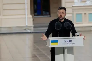 Zelensky Frames Ballistic Missiles as Moscow's Last Card, Urges Long-Term Western Backing