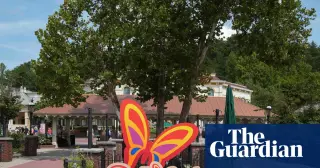 Thousands Honor Dolly Parton at Dollywood After Her Death