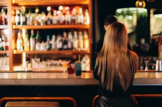 35 minutes late on a first date sparks viral debate about time and respect