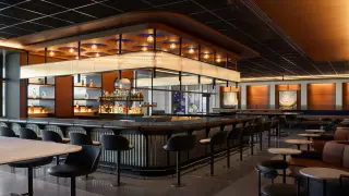 United Unveils Record-Sized Houston Lounge Amid Industry-Wide Premium Expansion