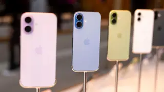 Why the iPhone 17 Is the Smarter Upgrade Before the iPhone 18