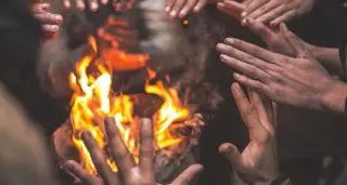 Campfire flicker may have sparked the evolution of human language