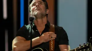 Esten Delivers Moving Grand Ole Opry Tribute to Hayden Panettiere